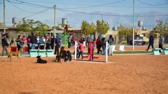 Un cierre diferente: mejoraron una plaza