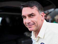 la lucha continua: flavio bolsonaro reaparecio desde estados unidos tras su salida de brasil