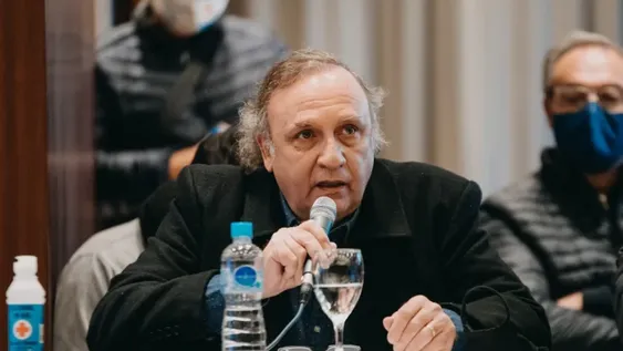 Exfuncionario y reconocido dirigente del hockey va por el decanato de Arquitectura