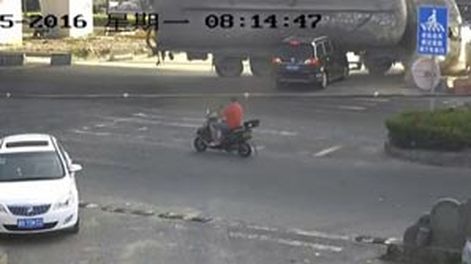 Milagro en China: los aplastó un camión y se salvaron
