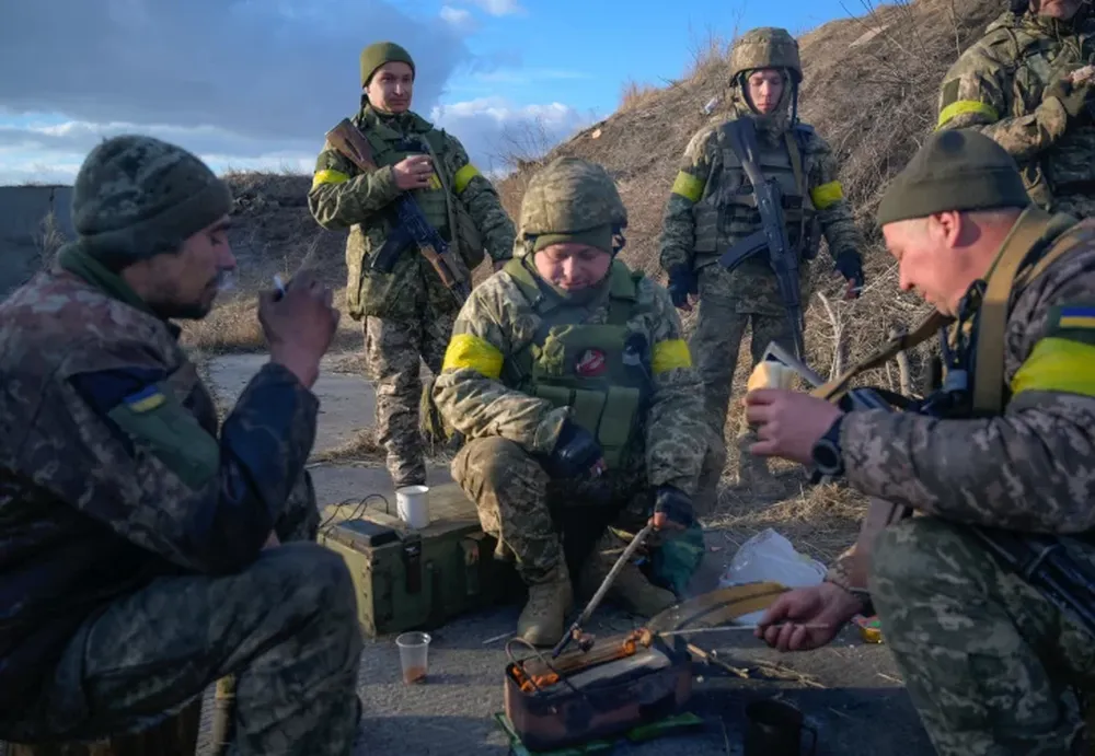 Los civiles de la capital de Ucrania resisten ferozmente el avance de las tropas rusas