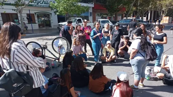 Hartos de los robos, alumnos de la carrera de Teatro piden por un lugar apto y dejaron de ir a clases