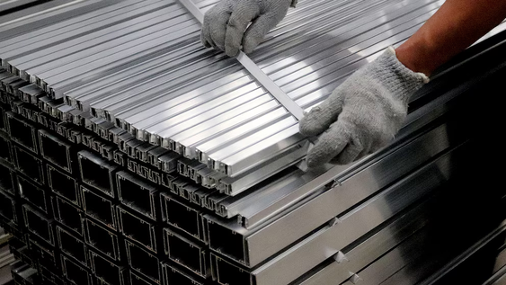 la industria metalurgica retrocede 4,1% en marzo y toca minimos de capacidad instalada en cuatro anos