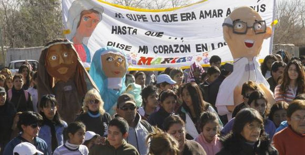 Una procesión con el Papa