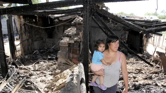 Un incendio arrasó con un rancho y dejó a ocho personas sin nada