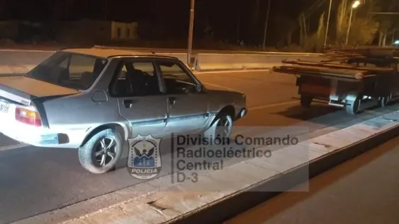 Llevaban portones en un carro y al notar las cámaras confesaron que eran robados