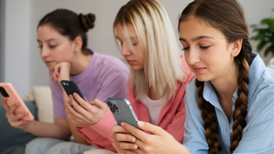psicologia: los rasgos que tienen las personas que no comentan ni publican en redes sociales