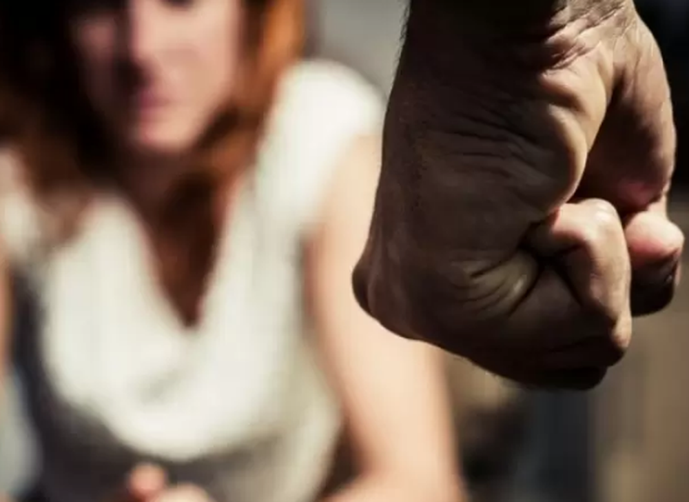 Su novia no quiso tener sexo y la golpeó: “Si no sos mía, no vas a ser de nadie”