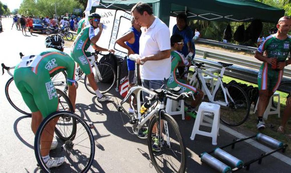 Carbohidratos y más de diez litros de agua por día