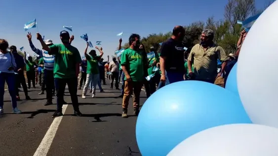 Productores levantan los bloqueos en accesos a San Luis