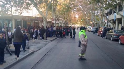 Diario de Cuyo | CASO. La Escuela Antonio Torres, en pleno centro de la ciudad, fue uno de los edificios escolares en recibir una amenaza de bomba este año.