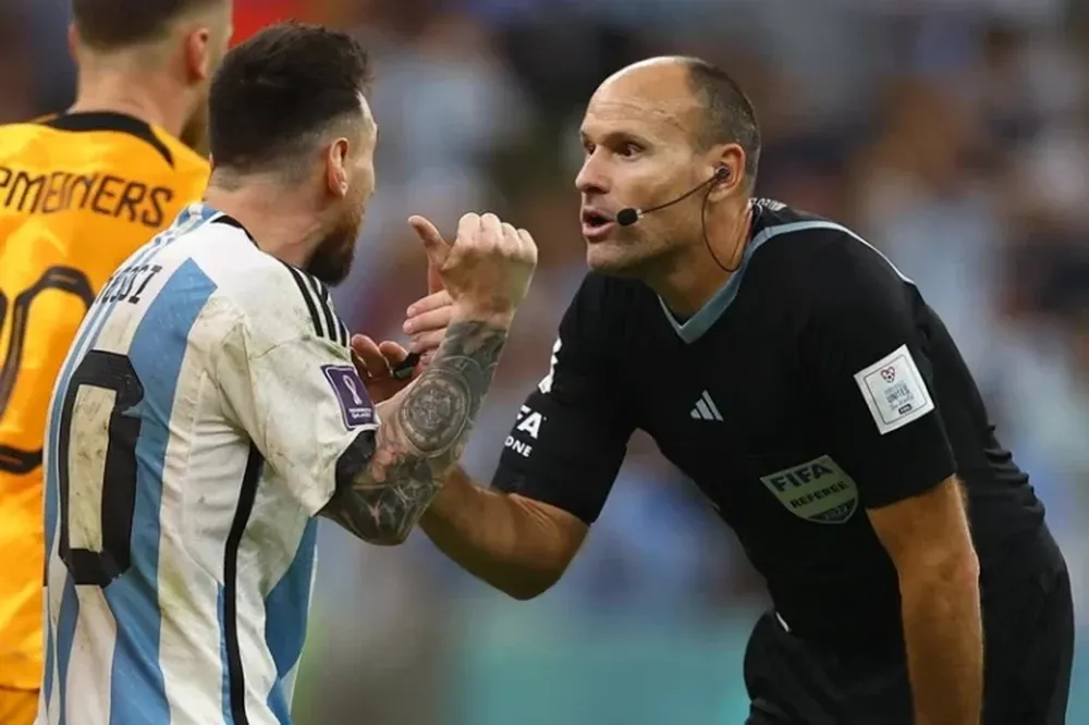 La decisión que tomó la FIFA con Mateu Lahoz, el árbitro de Argentina-Países Bajos