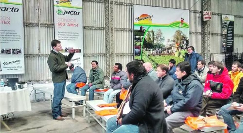 Capacitación en el uso de pulverizadoras Jacto Vortex