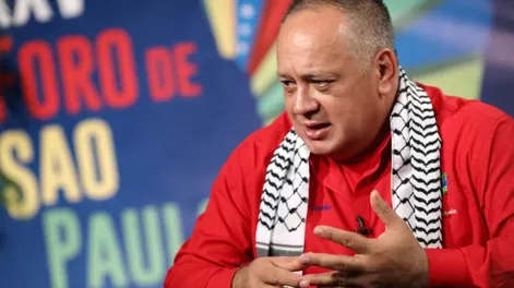 El gobierno venezolano acusó a Alberto Fernández de mantener secuestrado al avión iraní