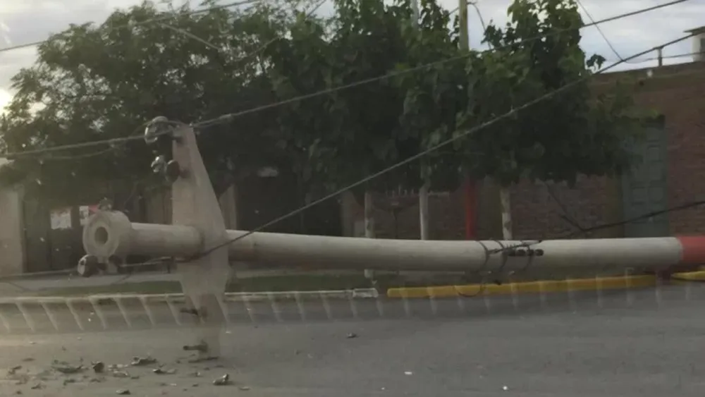 Usuarios reportan que siguen sin luz en varios departamentos