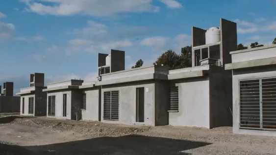 Un hombre ganó la tercera casa del IPV sorteada en la Feria