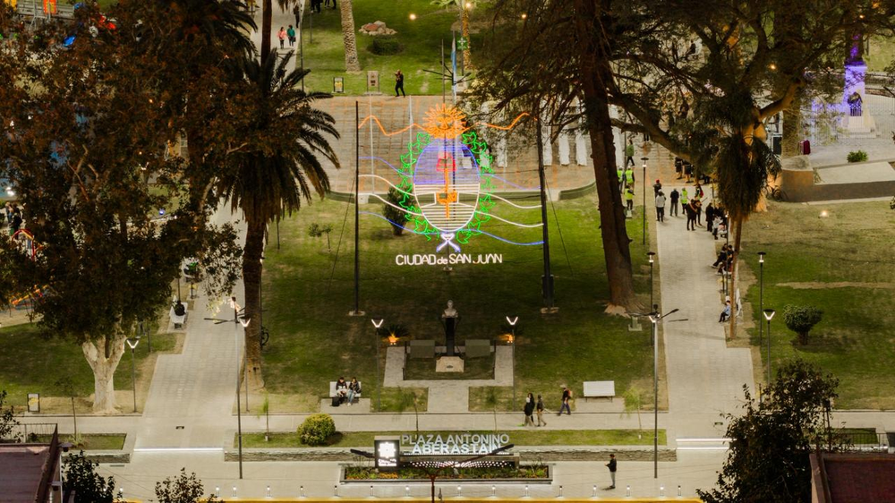 La Plaza Aberastain luce totalmente renovada tras una intervención completa.