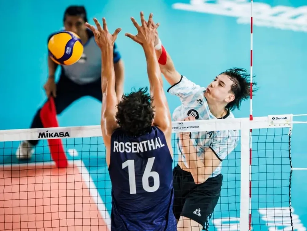 Argentina dejó el invicto y la punta ante un partido perfecto de EEUU en el Cantoni