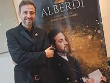 Pablo Flores Torres interpretará algunas canciones de su exitoso musical Alberdi en la Legislatura Provincial de San Juan Pablo Flores Torres interpretará algunas canciones de su exitoso musical Alberdi en la Legislatura Provincial de San Juan