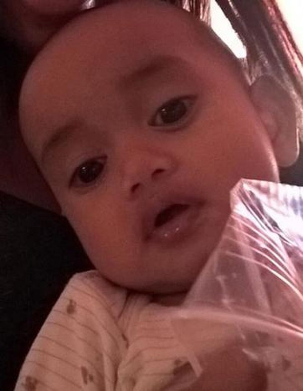 Perdieron a su bebe de ocho meses durante la masacre y lo encontraron por Facebook