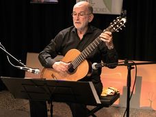 La guitarra clásica en el Río de la Plata es el título del libro donde el guitarrista e investigador Oscar Olmello plasmó su tesis de doctorado, que será tema de su conferencia en San Juan.