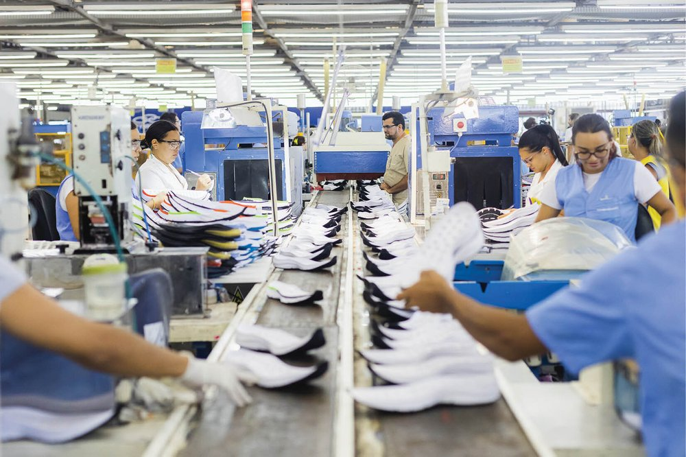 La industria del calzado advierte por el cierre de fábricas y la pérdida de miles de empleos en los últimos dos años.