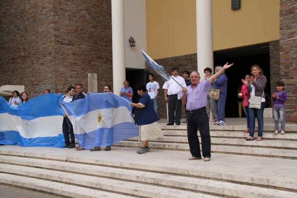 Sanjuaninos festejaron la elección de Bergoglio en la Catedral