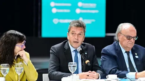 Massa fustigó la dolarización impulsada desde la oposición