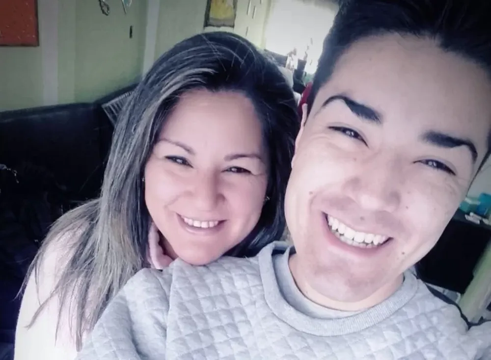 Cristian Santos junto a su madre, Virginia Roquier.