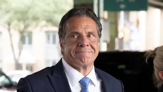 Renunció gobernador neoyorquino