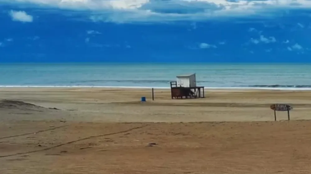 Impactante ritual en Mar de las Pampas: una mujer se cortó un dedo y lo arrojó al mar como ofrenda Umbanda