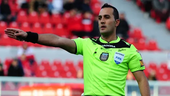 Espinoza, tras el Boca-Vélez: “Tuve que esconder a mi familia, mi hijo está encerrado hace dos días”