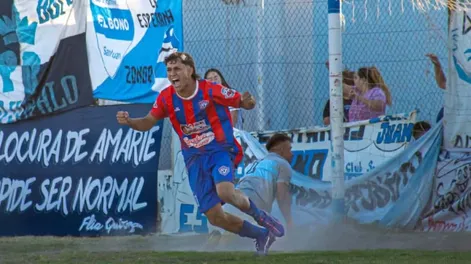 Festejos. Villa Hipódromo definía la serie y se metía en la final pero después llegó la locura y hoy todo quedó manchado en la B local.