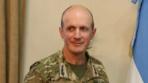 EL TENIENTE GENERAL (r) Claudio Ernesto Pasqualini cuenta con muy buena reputación en el Ejército y de su jefe, Luis Petri.