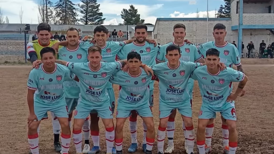 albaniles, recolectores y policias: la historia de san carlos, el rival sin sueldos ni lujos que desafia la ilusion de desamparados