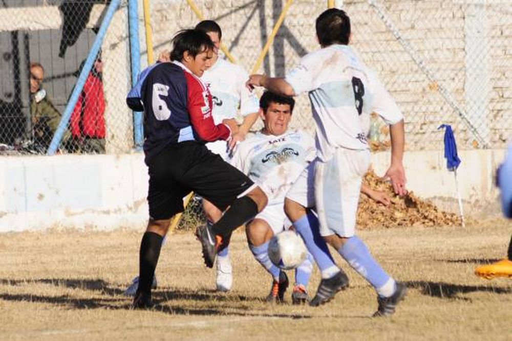 Del Bono ganó y se subió a la cima del fútbol doméstico
