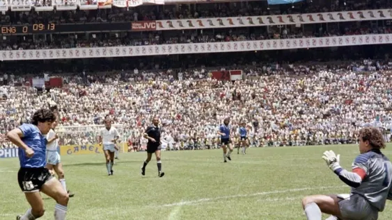 Pagan 2,29 millones de euros por la pelota del segundo gol de Maradona a los ingleses