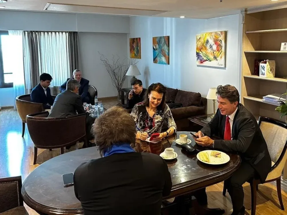 YPF y los medios públicos en la mira privatizadora de Milei