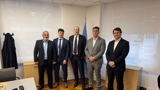 Representantes de CASEMI junto al ministro de Desregulación, FedericoSturzenegger, y el senador por San Juan, Bruno Olivera.