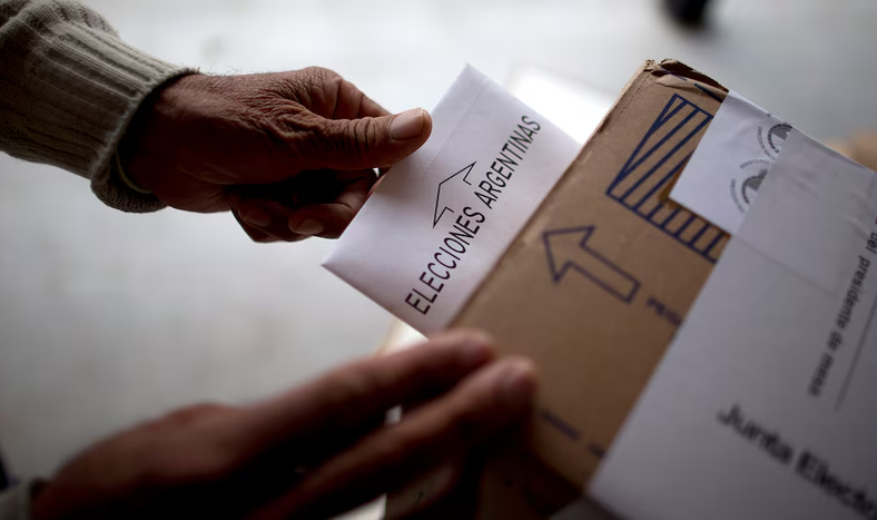 Un alfil de Orrego abrió el debate sobre el reemplazo de los lemas y sugirió unas primarias no obligatorias