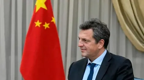 Massa viaja a China con un ojo puesto en el armado electoral y el otro en las reservas