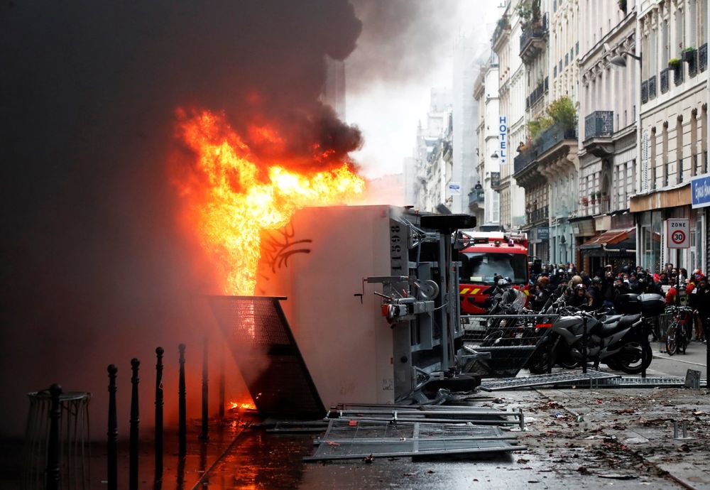 Francia también aplicará terceras dosis de vacuna anticovid en algunos pacientes