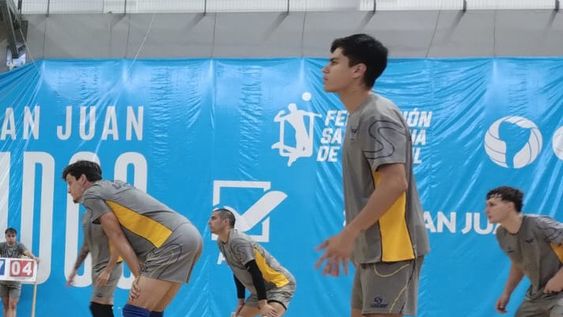 PREPARATORIO. En el estadio Gremial juegan entre hoy y el viernes un torneo.