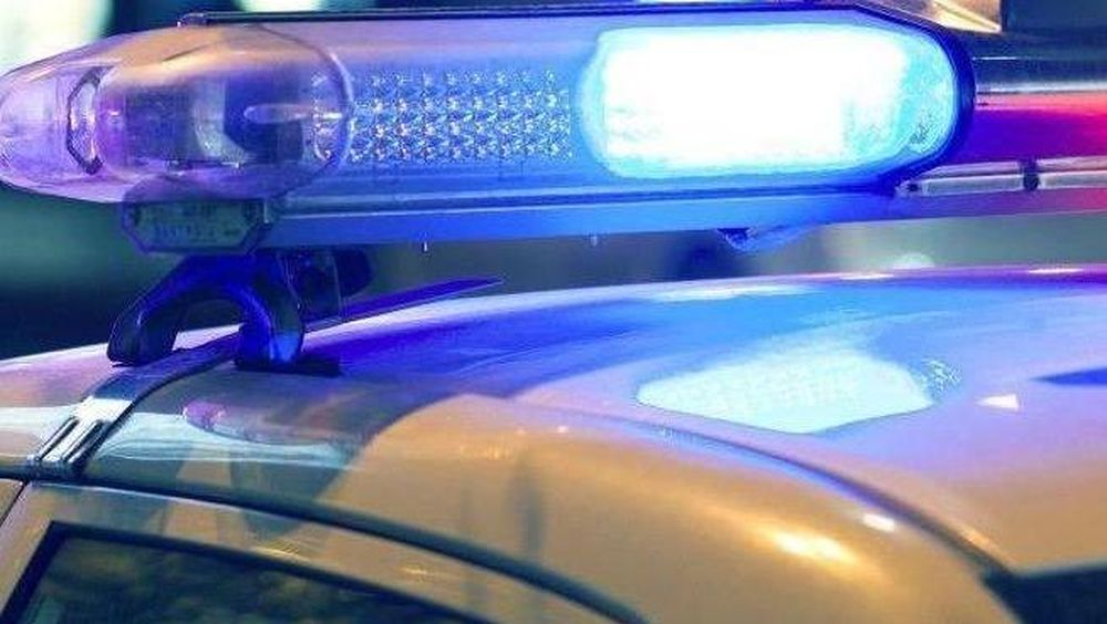 Se quedaron sin frenos en la moto y se estrellaron contra una farola