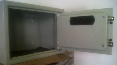 Aprovecharon que no había nadie en una distribuidora, ingresaron y se alzaron con unos $27 millones, entre efectivo y cheques