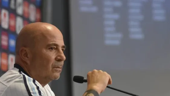 Sampaoli regresó al país tras su gira por Europa ¿con la lista definida?