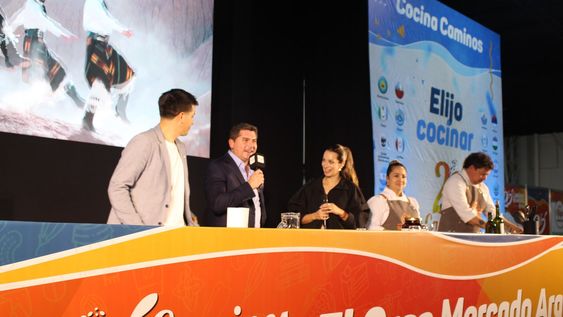 Orrego acompañó la presentación de la gastronomía sanjuanina que expuso platos exquisitos