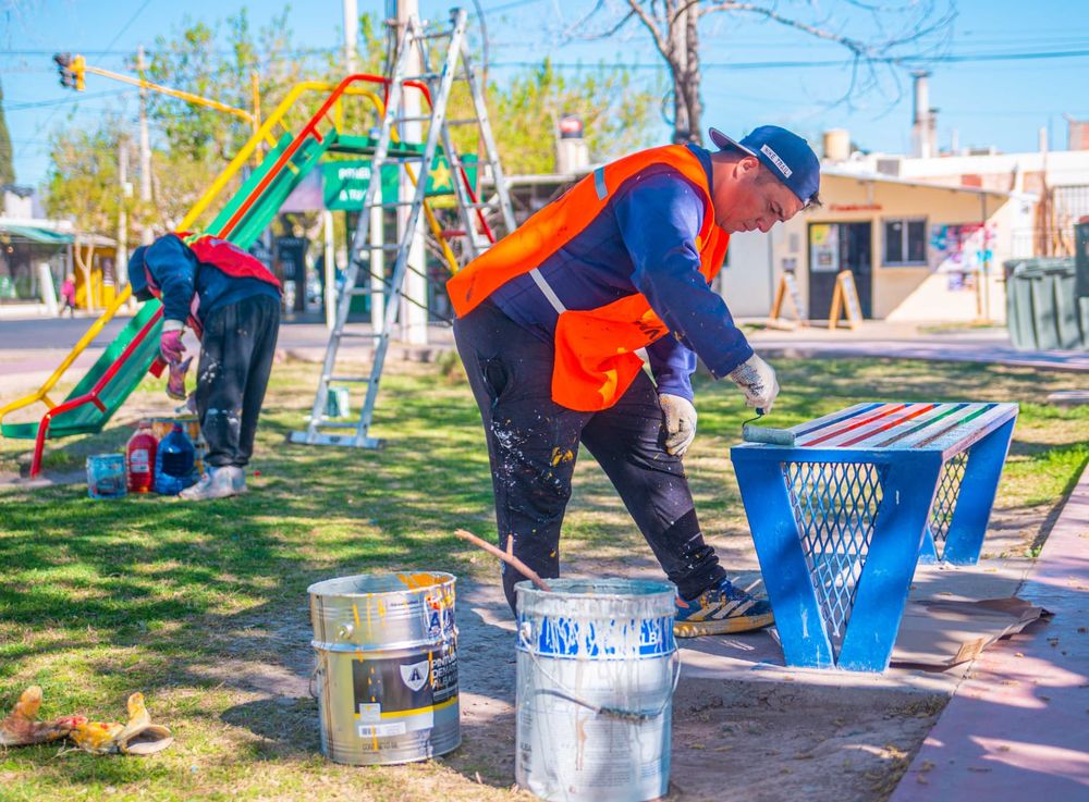 Rivadavia continua con la renovación de plazas y paseos.