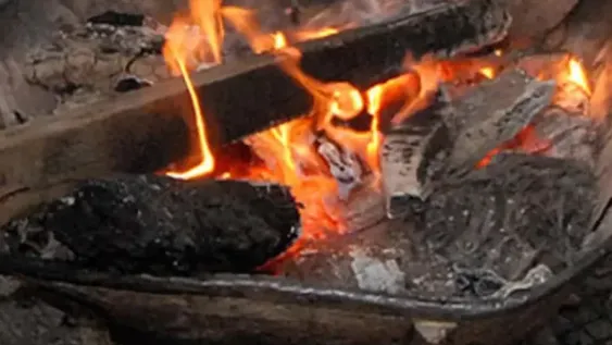 Cuatro niños y una mujer, intoxicados con monóxido de carbono en dos viviendas