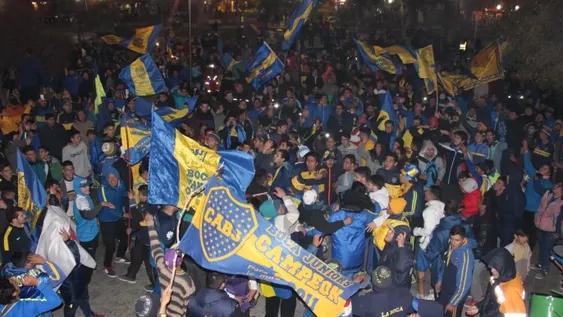 La Plaza 25 explotó con el azul y amarillo